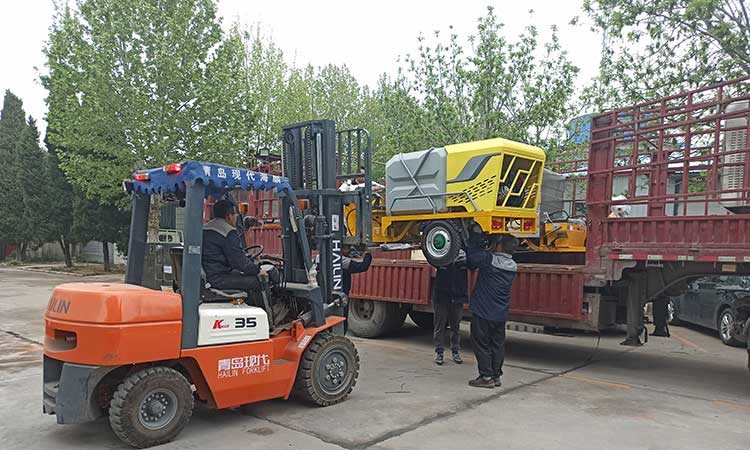 河南環衛公司引進一批小型經濟型能高壓清洗車，用于環衛快速保潔