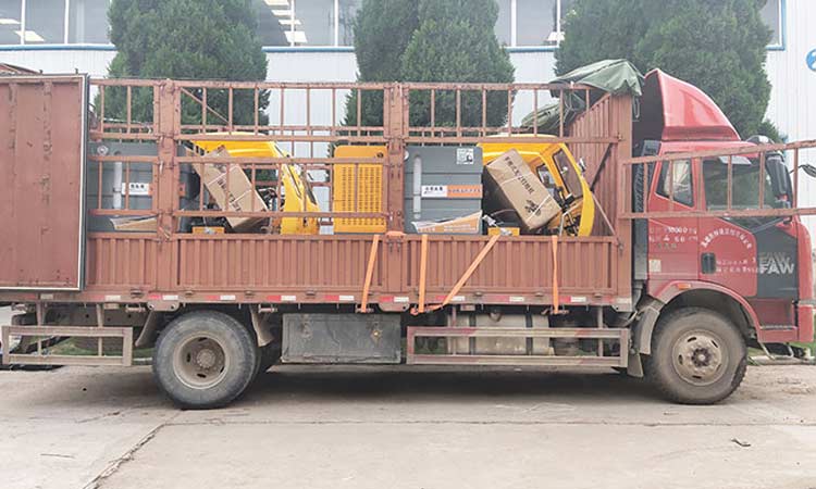 高速收費站定制多功能高壓清洗車，用于道路的快速沖洗和保潔