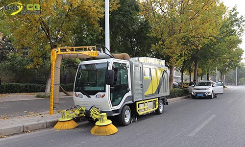 大型樹(shù)葉收集車清掃市政園林落葉方便快捷