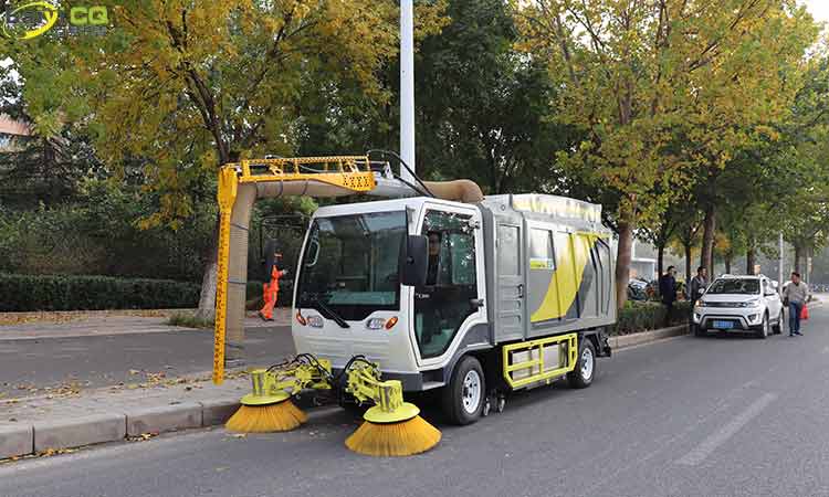 多功能樹(shù)葉收集車
