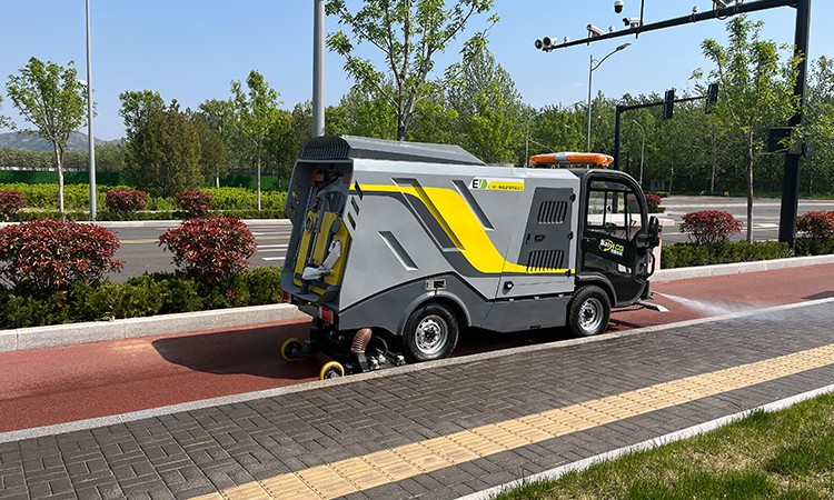 深度清潔車，人行道路面清潔后路見本色