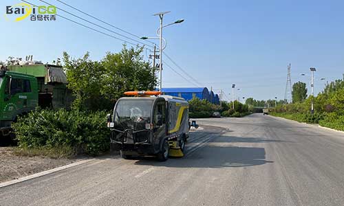 小型道路洗掃車，道路清潔高效無揚塵