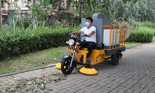 三輪樹(shù)葉收集車操作簡(jiǎn)單吸力大