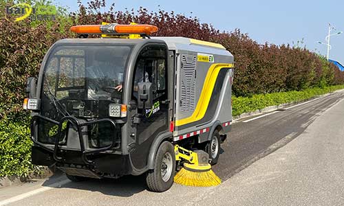 電動洗掃車顛覆傳統清掃模式變干掃為洗掃，道路清潔無揚塵