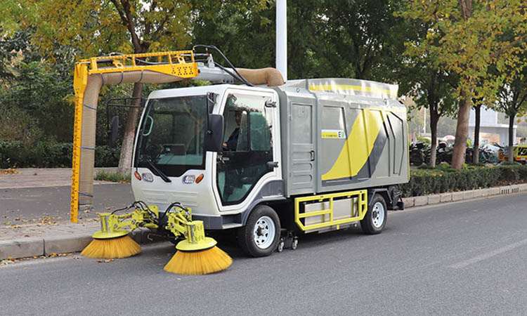 濟(jì)南百易多功能樹(shù)葉收集車一車多用,功能全