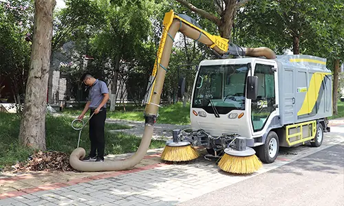 純電動(dòng)樹(shù)葉收集車市政樹(shù)葉收集用途廣泛
