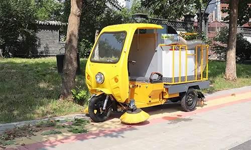 三輪樹(shù)葉收集車的功能與使用場(chǎng)景