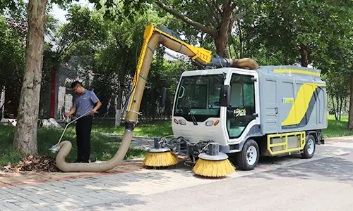 ?電動(dòng)樹(shù)葉收集車秋季樹(shù)葉收集更方便