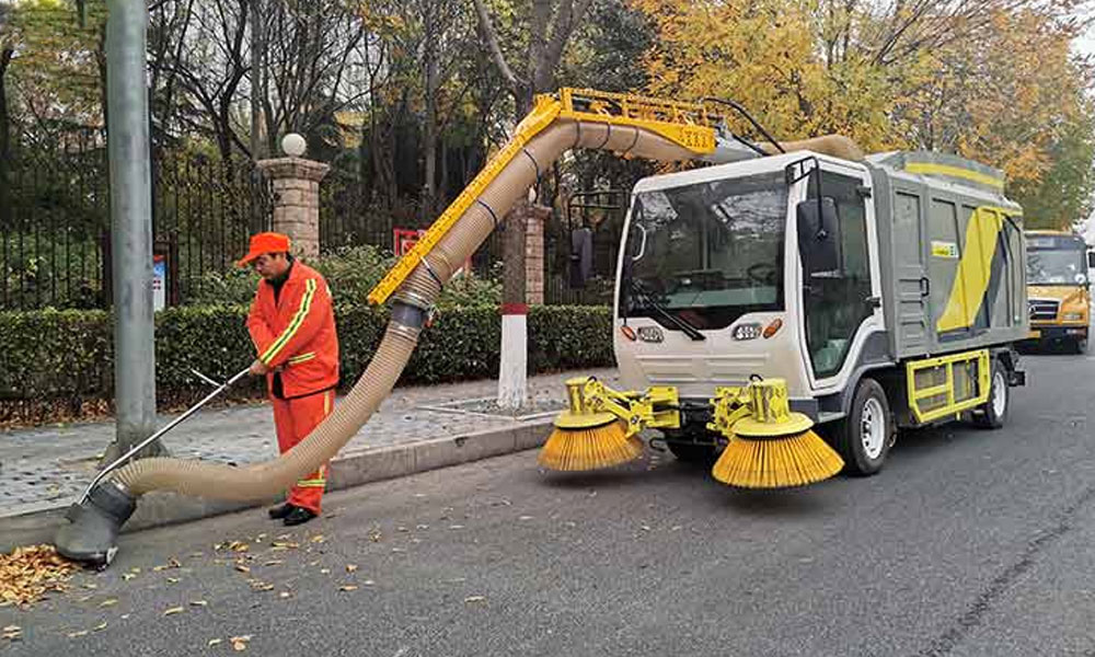 多功能樹(shù)葉收集車--解決秋、冬季大面積落葉難以收集和轉(zhuǎn)運(yùn)問(wèn)題！緩解保潔員勞動(dòng)強(qiáng)度！