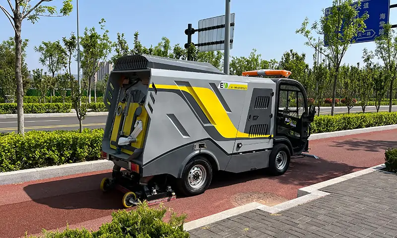 純電動深度清潔車，三級道路路面本色還原！清潔效果好，保持時間長！