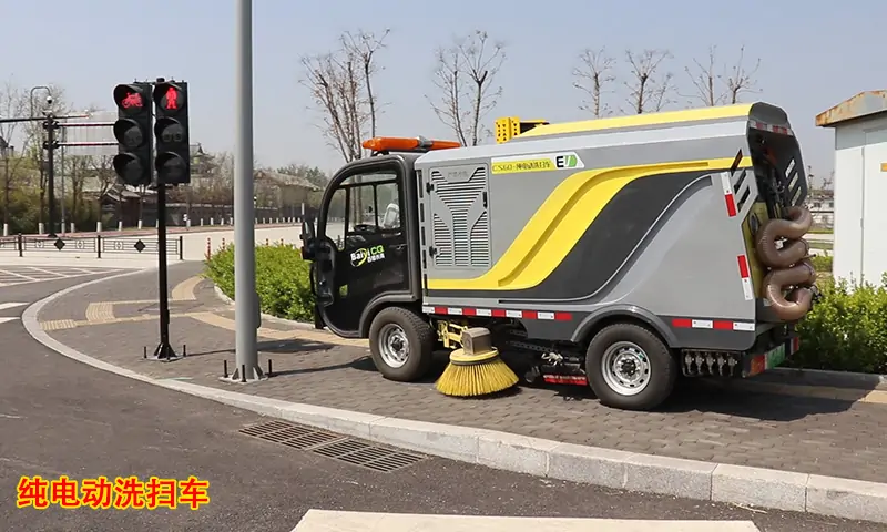 汽油版本洗掃車真的可以繼續再用嗎？純電動洗掃車又有哪些優勢和特點？