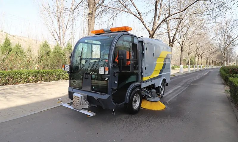 純電動洗掃車背街小巷顯神通，洗掃全面，操作簡單獲得認可