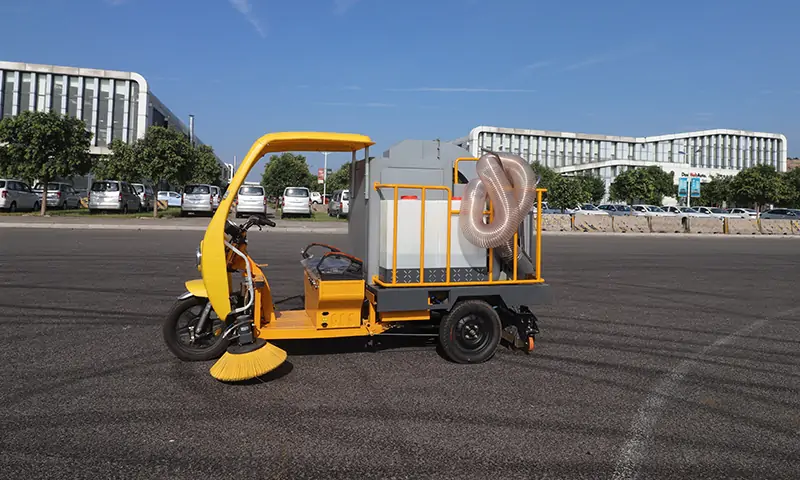 高效便捷的三輪駕駛式樹(shù)葉收集車，改善清潔工作效率！