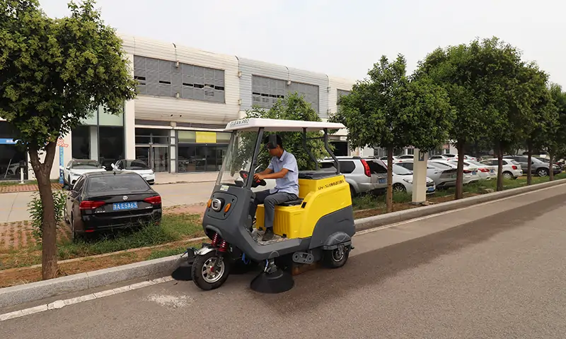 創(chuàng)新解決方案：三輪駕駛式樹(shù)葉收集車
