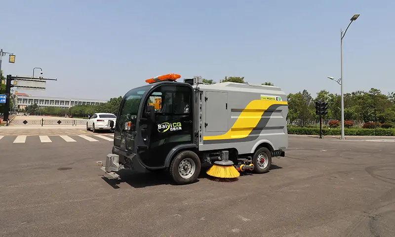 創新環?？萍?，小型純電動洗掃車助力城市清潔