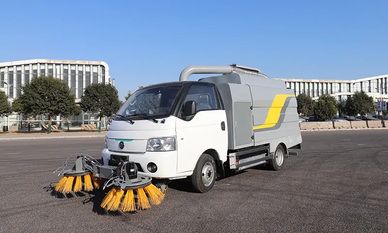 創(chuàng)新設(shè)計(jì)的輕型新能源樹(shù)葉收集車