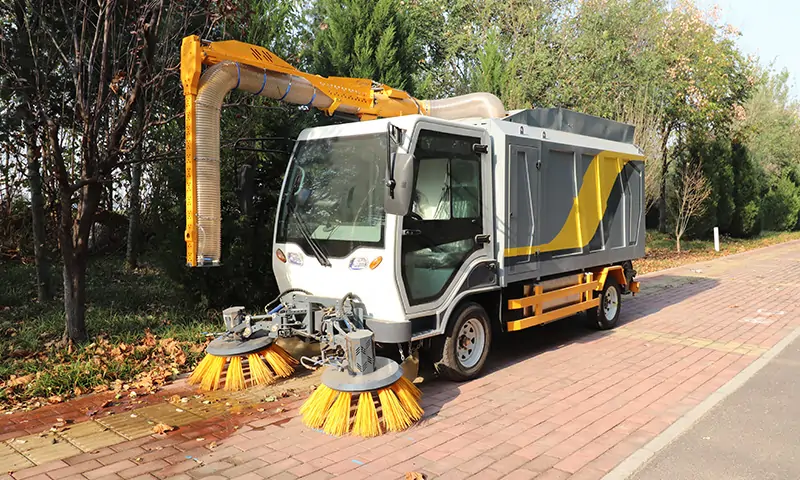 為環(huán)境貢獻(xiàn)，四輪樹(shù)葉收集車引領(lǐng)綠色革命