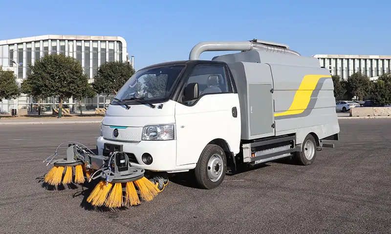 新能源樹(shù)葉收集車：環(huán)保與高效的葉片清潔利器