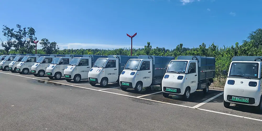 新能源側(cè)裝垃圾車(chē)，側(cè)裝式垃圾車(chē)，垃圾車(chē)，小型垃圾車(chē)