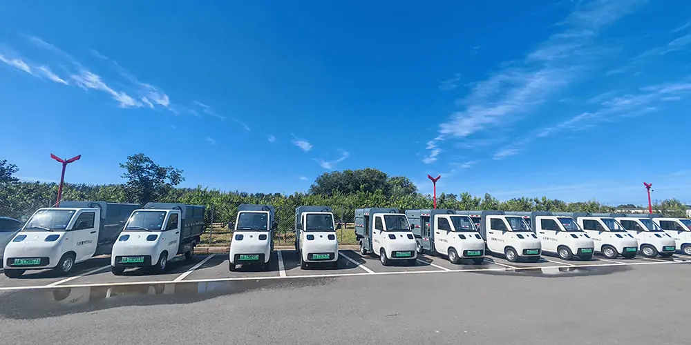 新能源側(cè)裝垃圾車(chē)，側(cè)裝式垃圾車(chē)，垃圾車(chē)，小型垃圾車(chē)