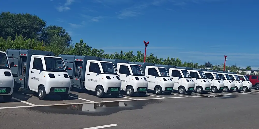 新能源側(cè)裝垃圾車(chē)，側(cè)裝式垃圾車(chē)，垃圾車(chē)，小型垃圾車(chē)