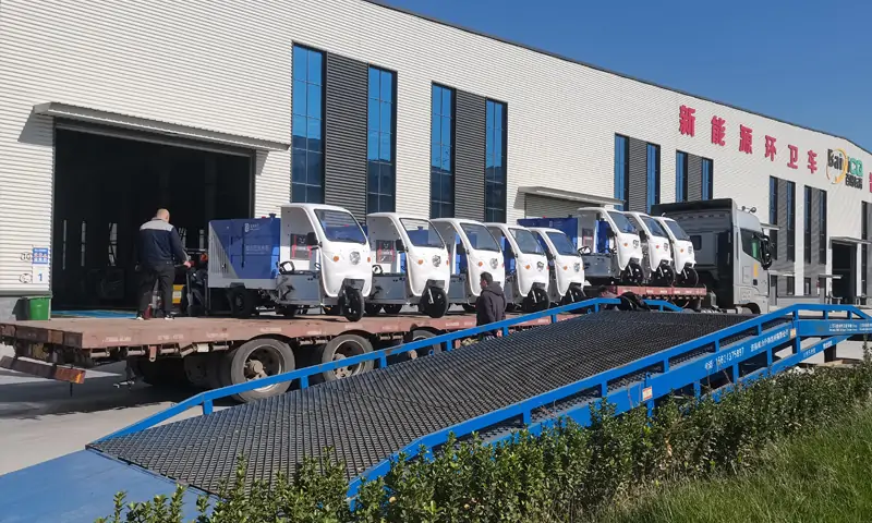 三輪多功能高壓清洗車交付客戶現(xiàn)場 小型化、多功能、易操作成亮點(diǎn)